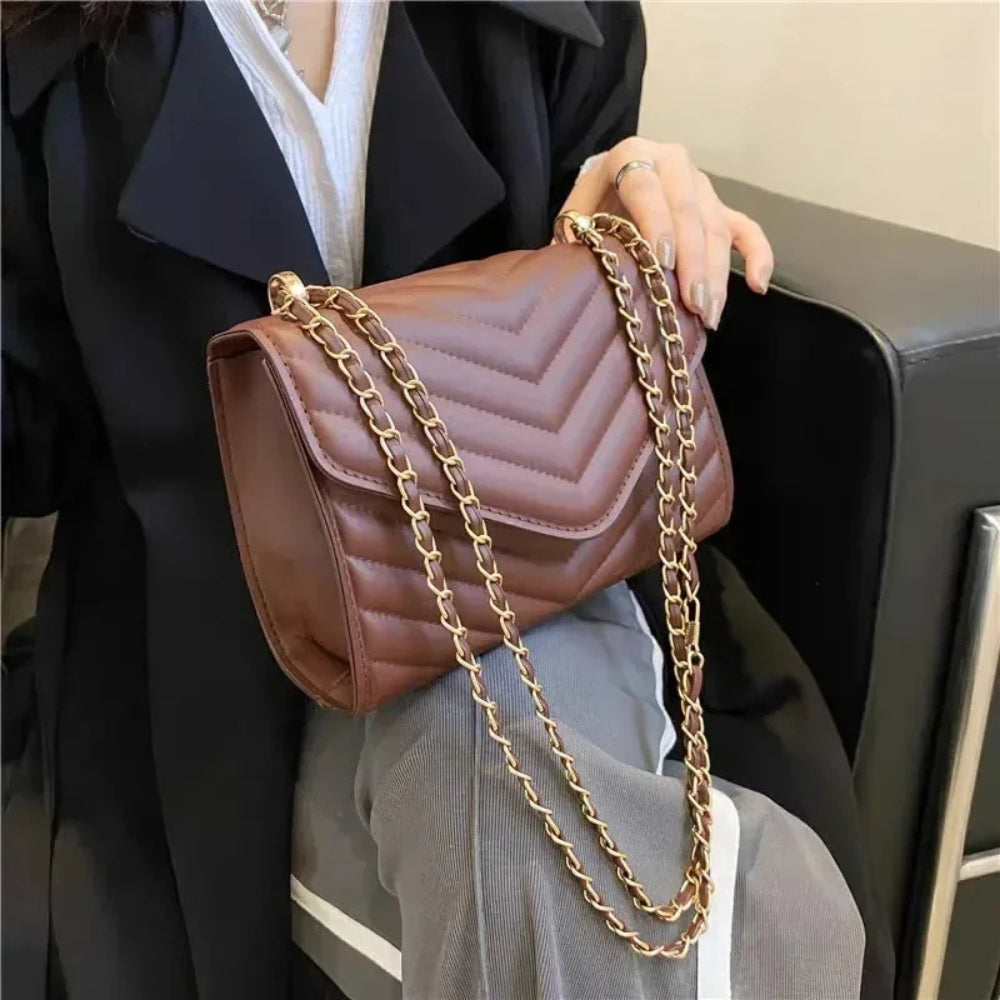 ChainVogue™ Quilted Chain Crossbody Bag
