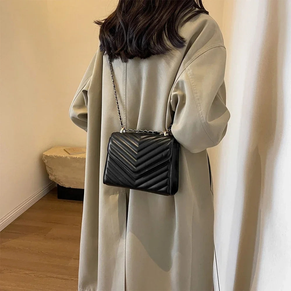 ChainVogue™ Quilted Chain Crossbody Bag